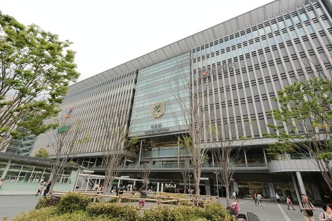 博多駅外観(バスターミナル側)。